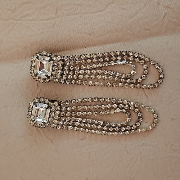 Shoe and/or Dress Clips on Silvertone Metal - Picture 1 of 3
